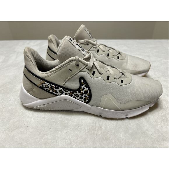 Nike Shoes Women’s Size 9 Legend Essential 2 Light Bone Wheat White Black - Picture 1 of 7